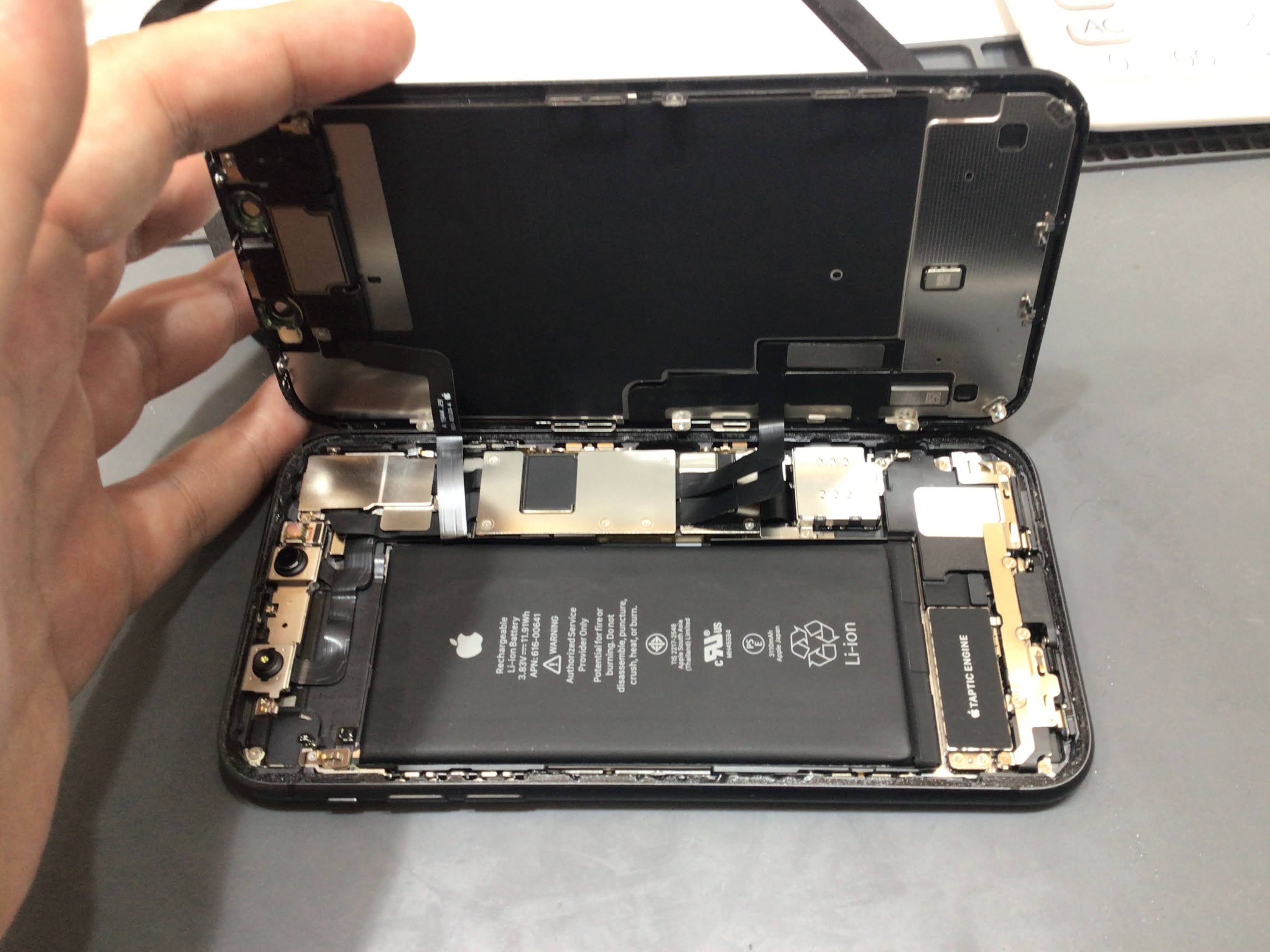 iPhone11バッテリー修理　データをそのまま・最短即日修理のスマホ修理工房橋本店にご相談下さい！